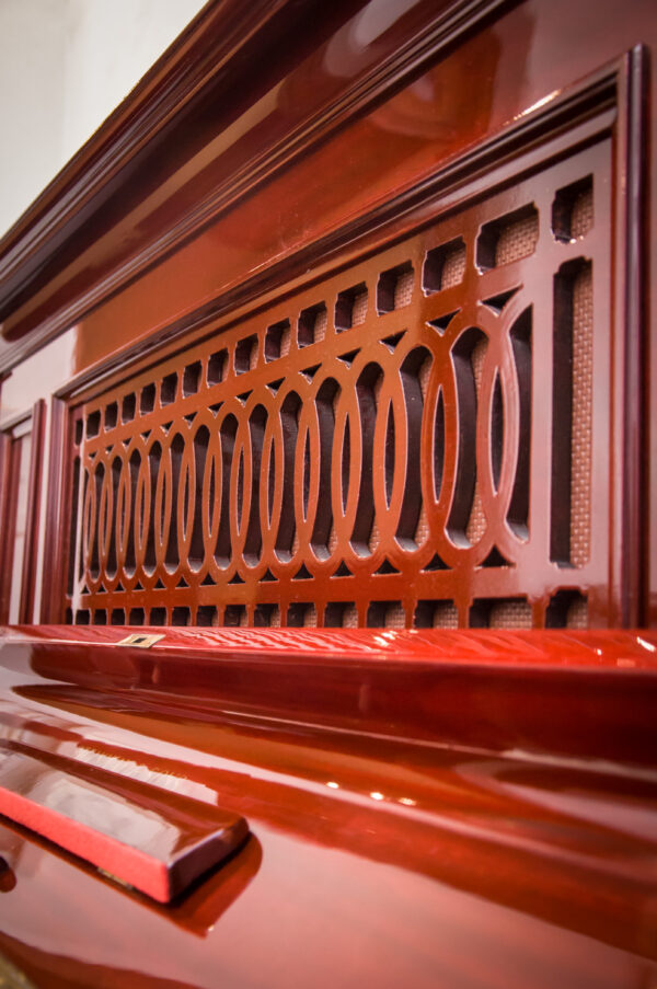 Steinway and Sons modelo R piano