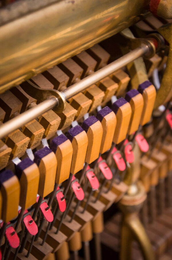 Steinway and Sons modelo R piano