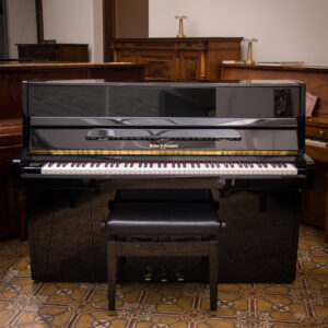 Kohler and Campbell KC-143 piano