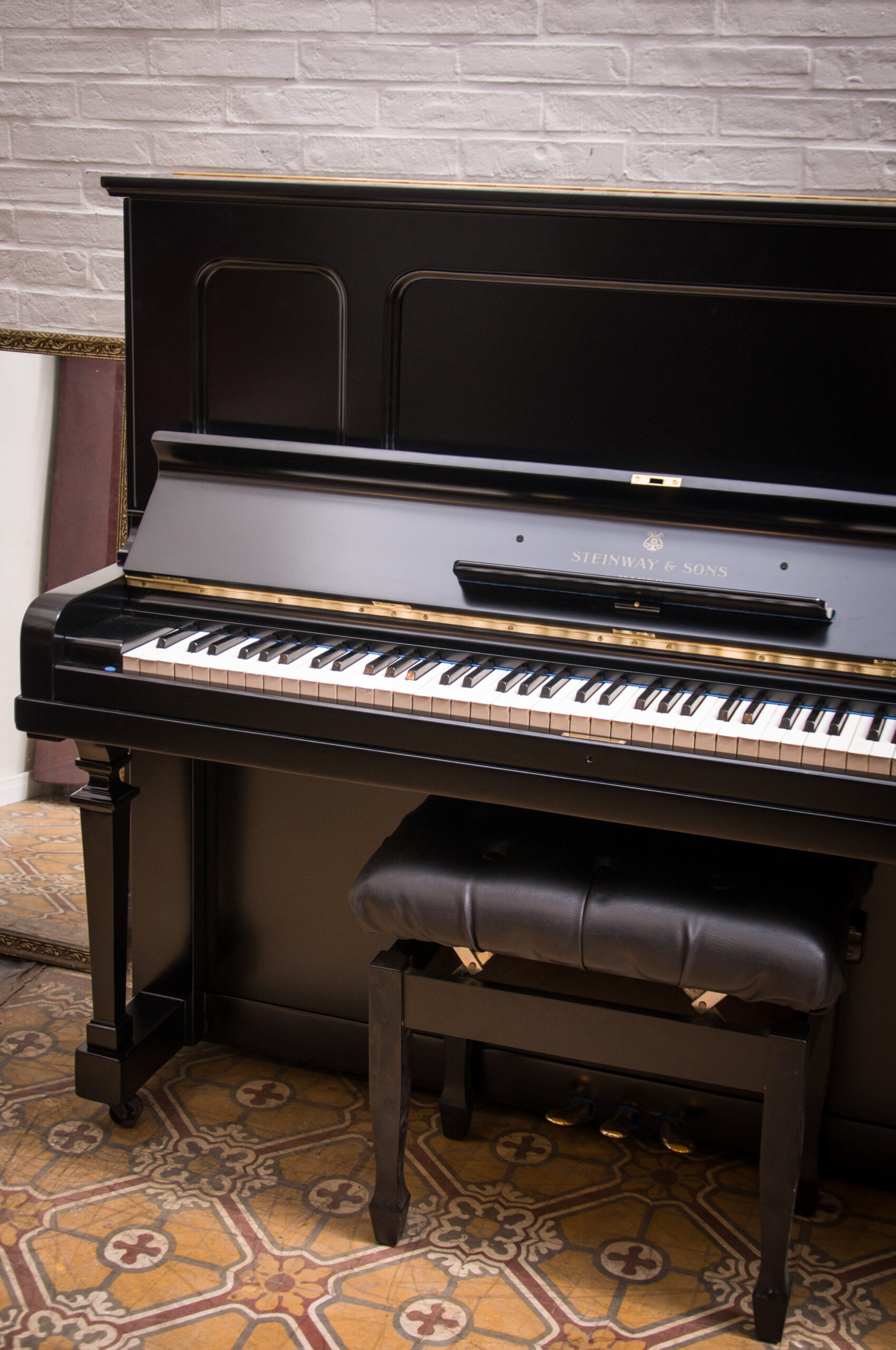 Steinway and Sons piano vertical modelo K-52