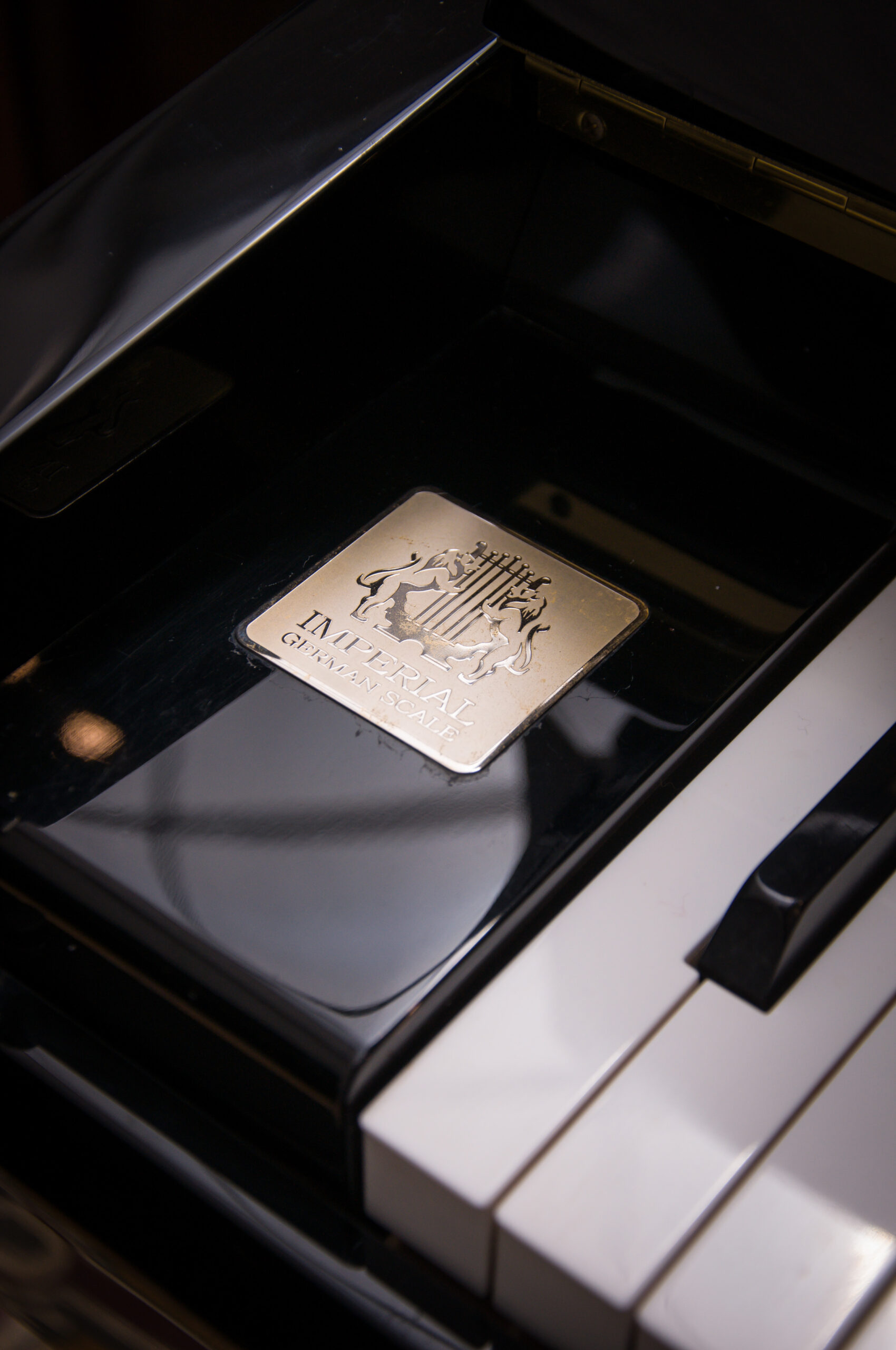 Kohler and Campbell KC-143 piano