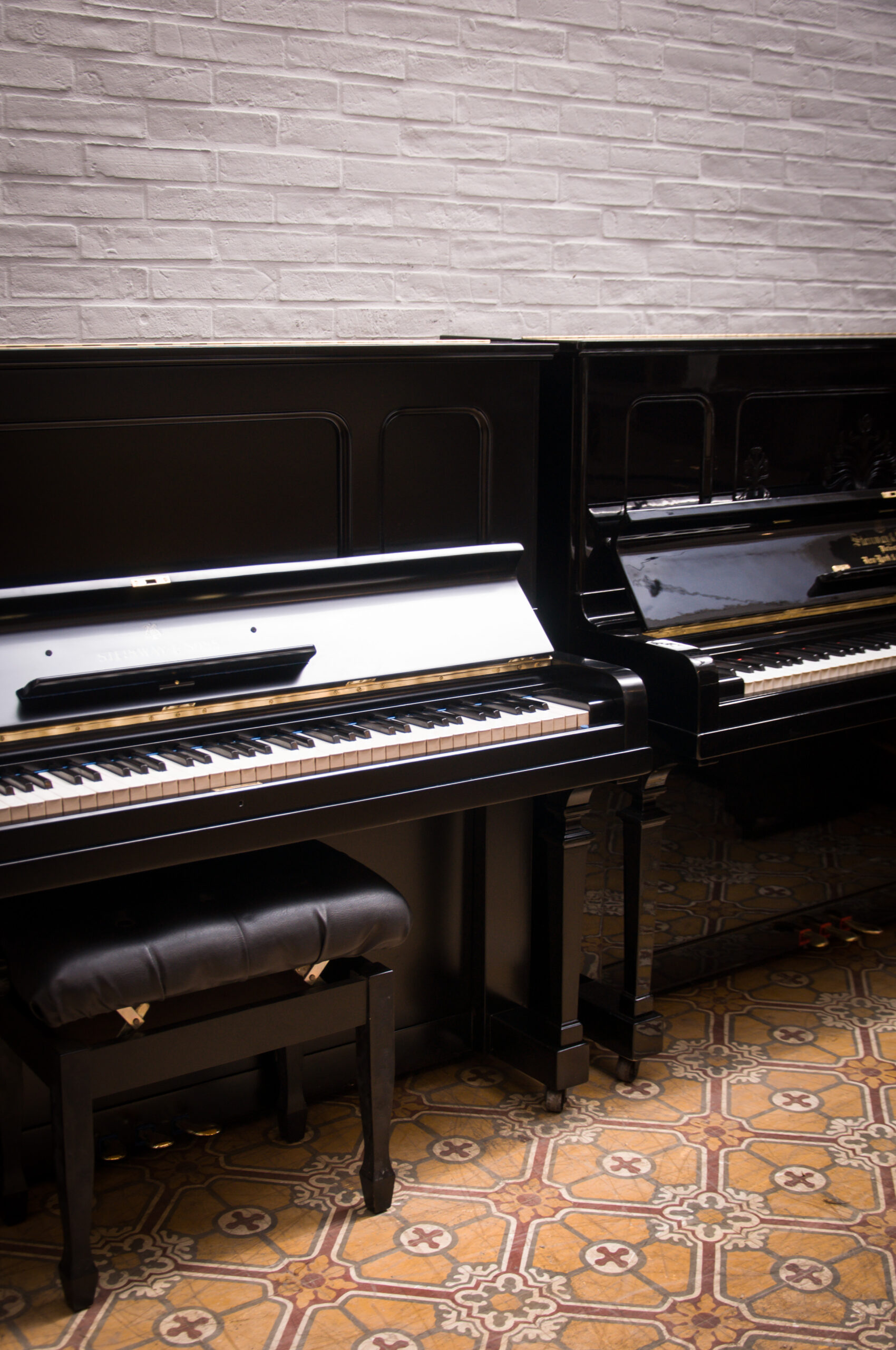 Steinway and Sons piano vertical modelo K-52