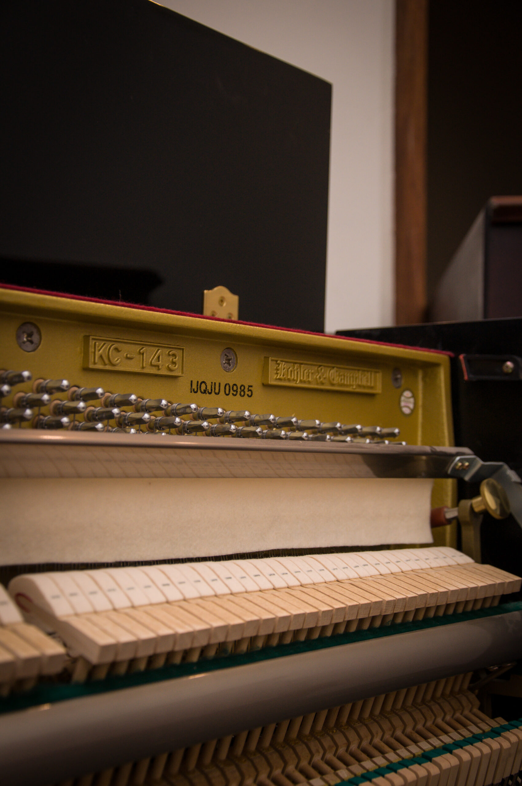 Kohler and Campbell KC-143 piano