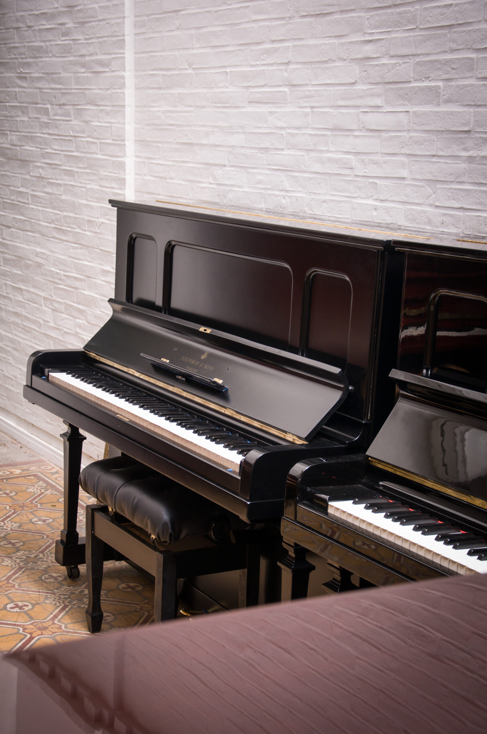 Steinway and Sons piano vertical modelo K-52