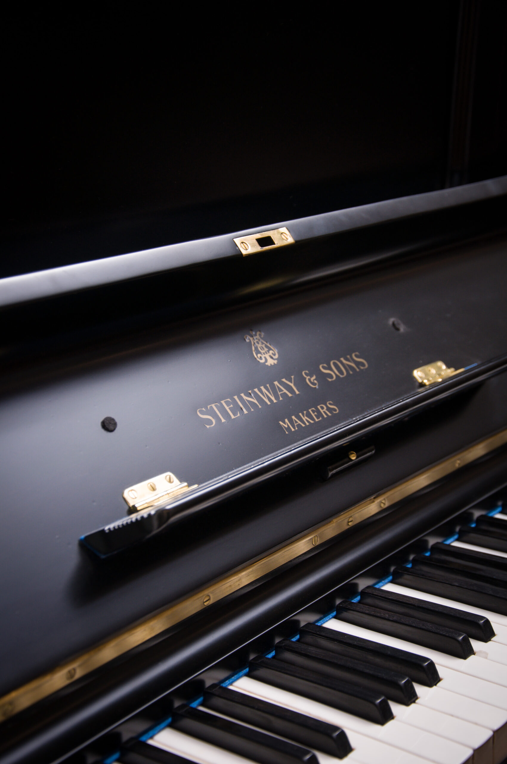 Steinway and Sons piano vertical modelo K-52