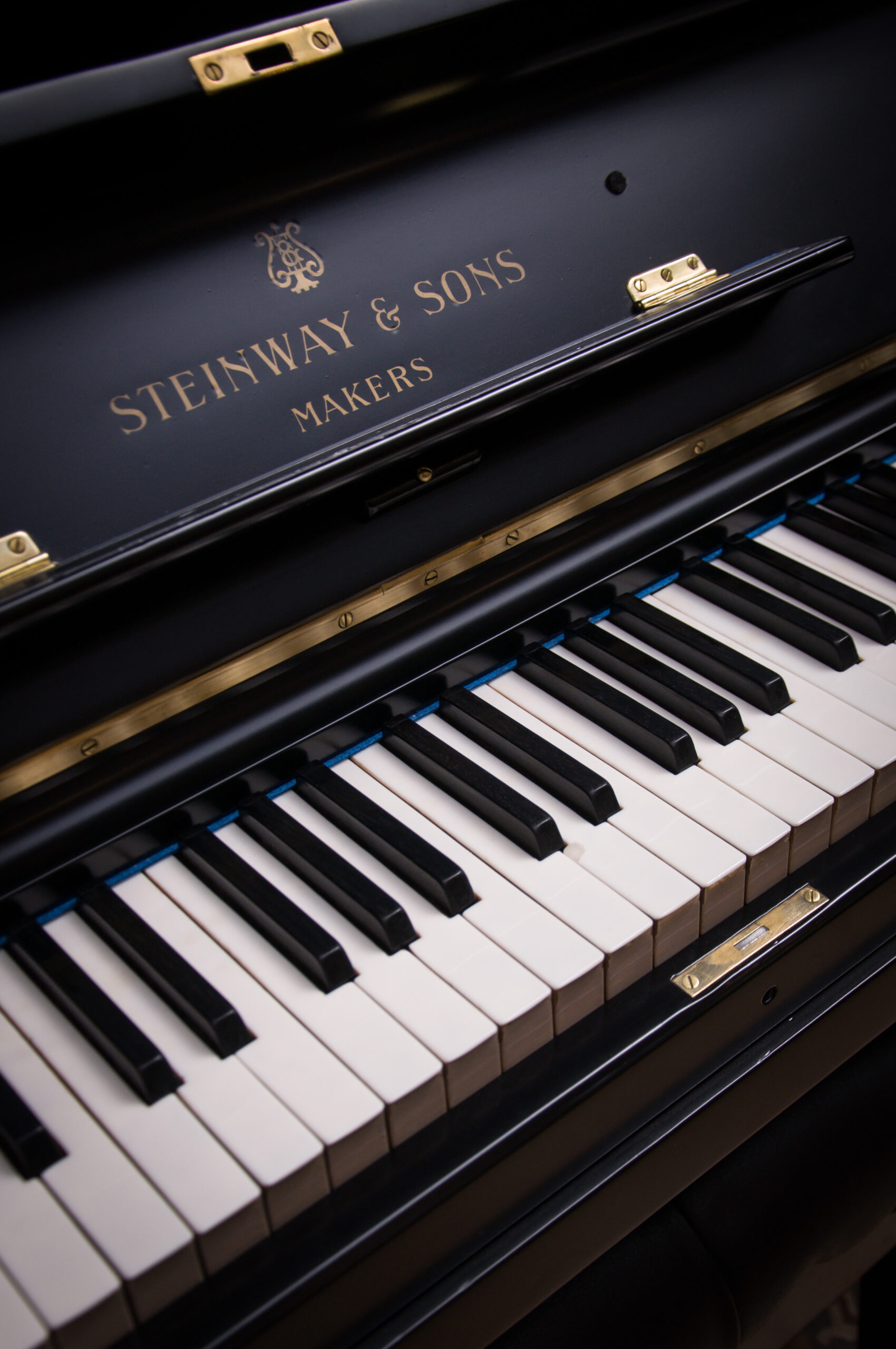 Steinway and Sons piano vertical modelo K-52