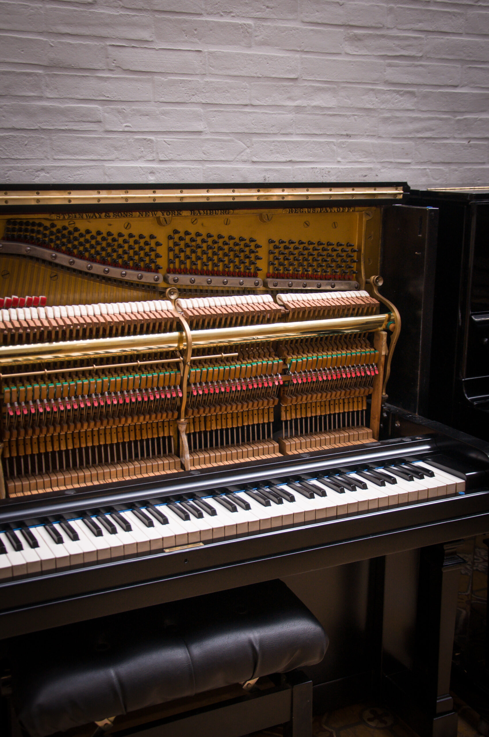 Steinway and Sons piano vertical modelo K-52