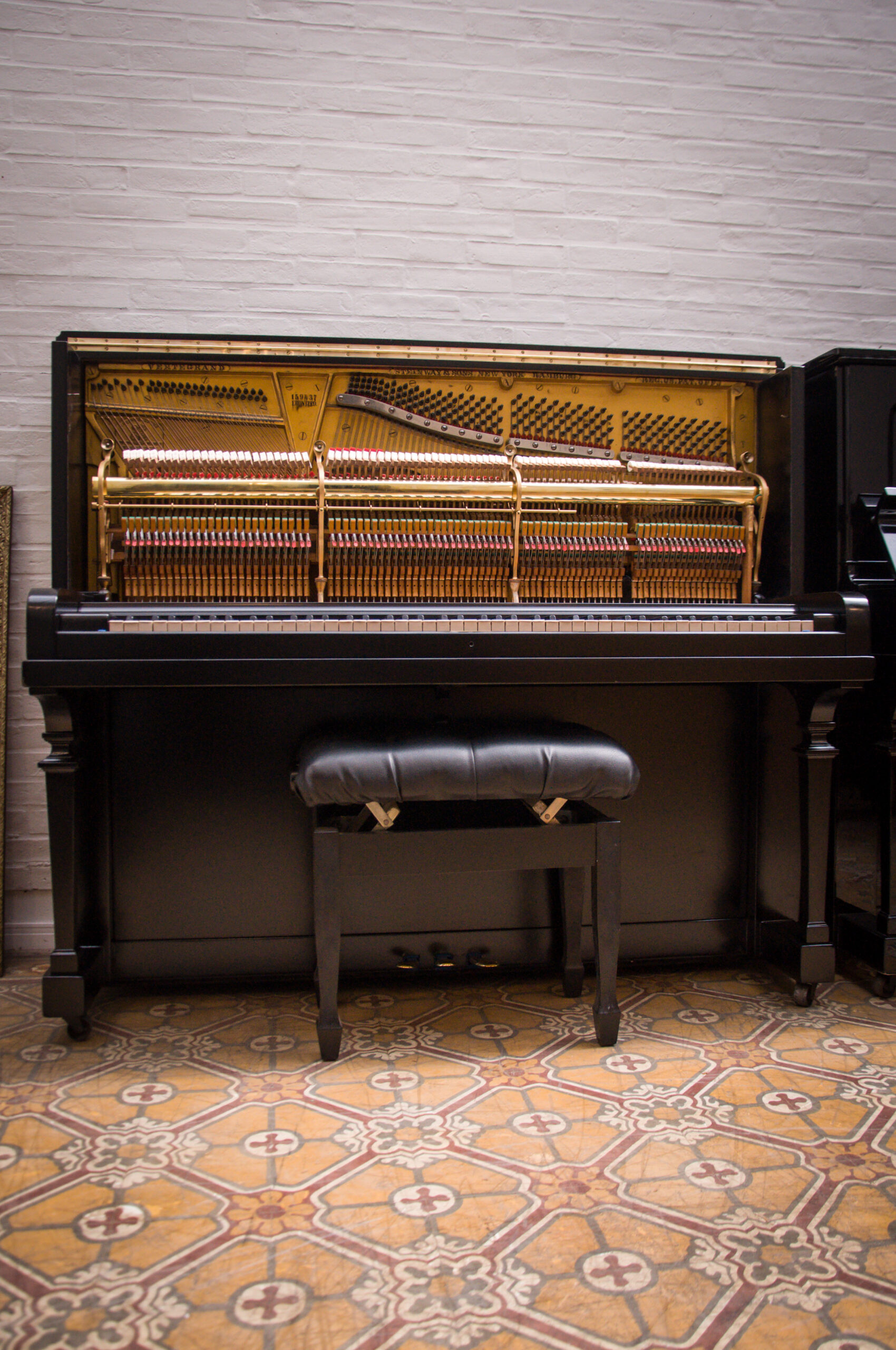 Steinway and Sons piano vertical modelo K-52