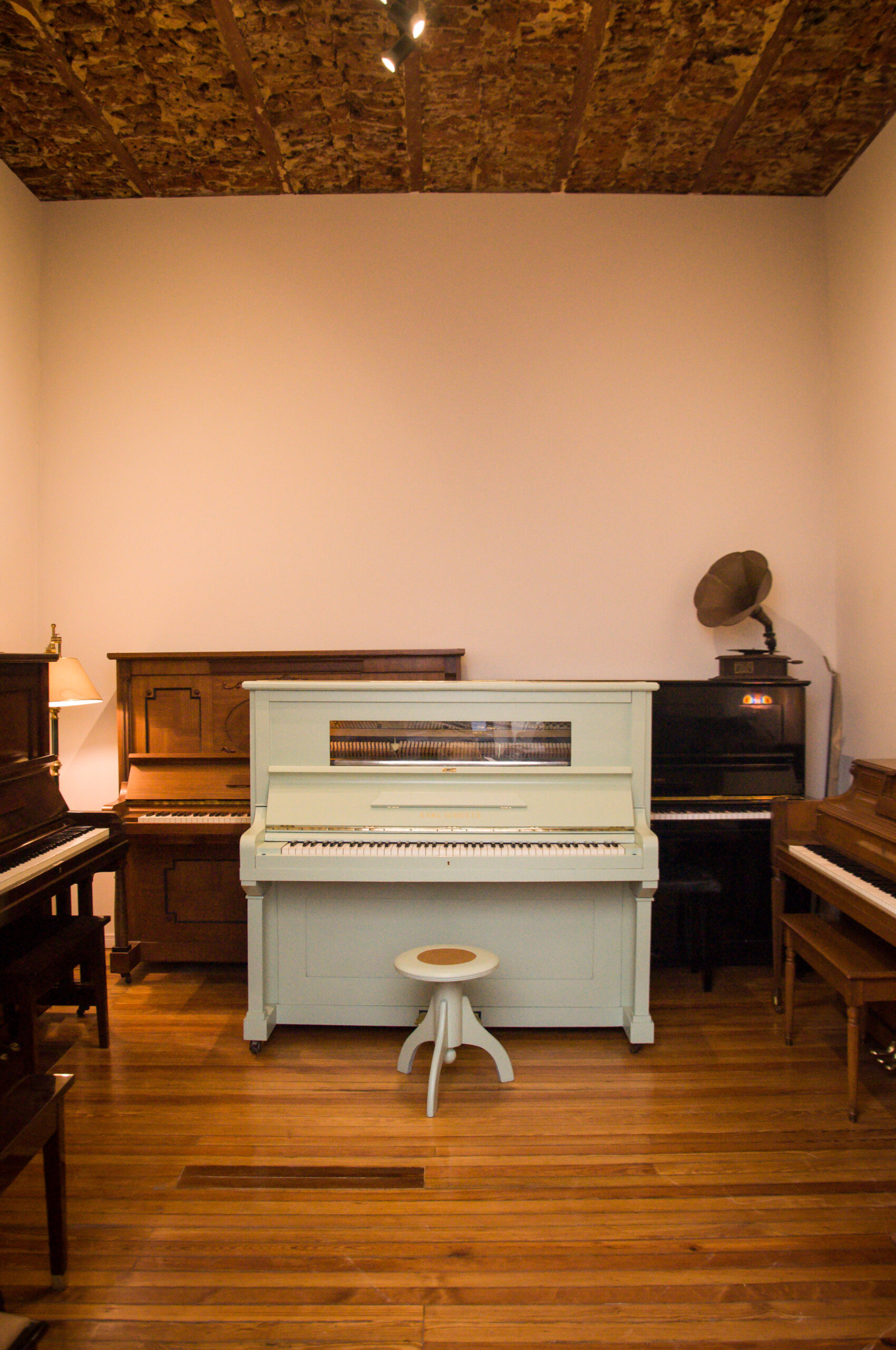 Karl Schultz piano gris