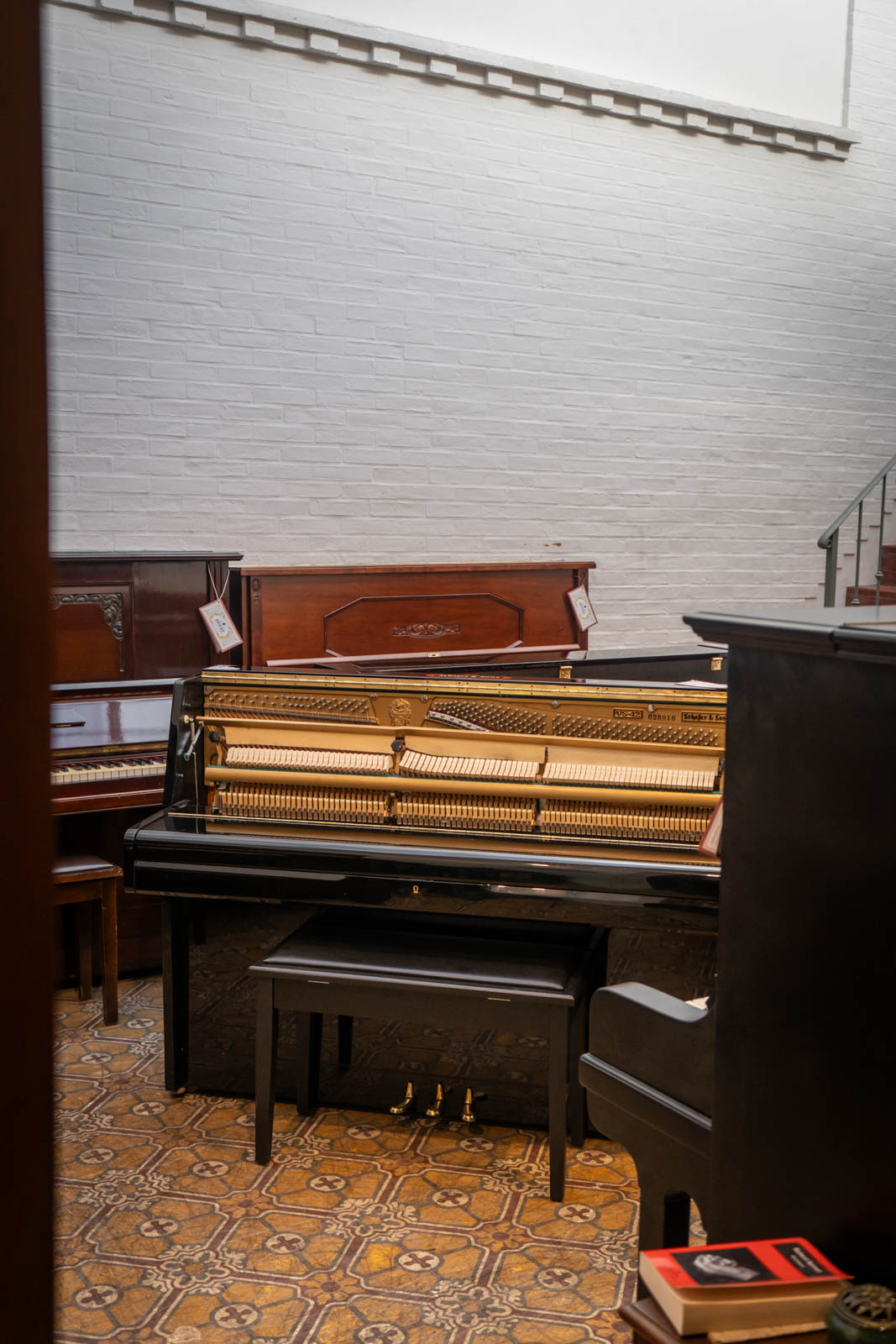 SCHAFER AND SONS (343) - Imagen 14